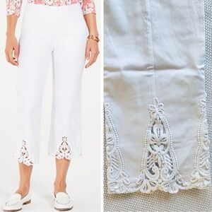 ATTYRE Stretchy Pull-on White Cropped Pants w Lace Hem